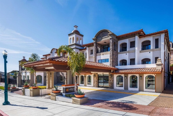 La Quinta Inn & Suites by Wyndham Santa Cruz image 2