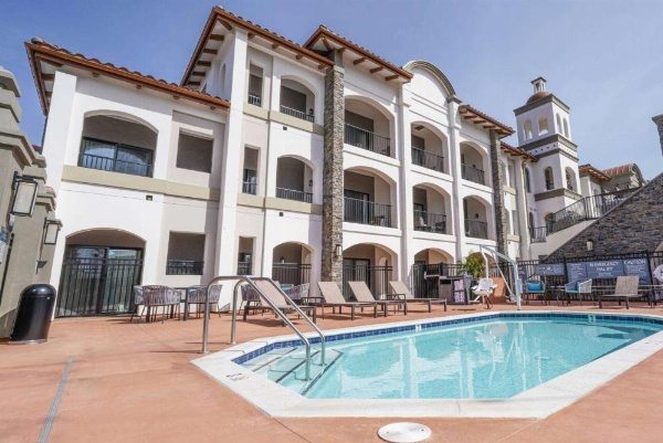 La Quinta Inn & Suites by Wyndham Santa Cruz image 9